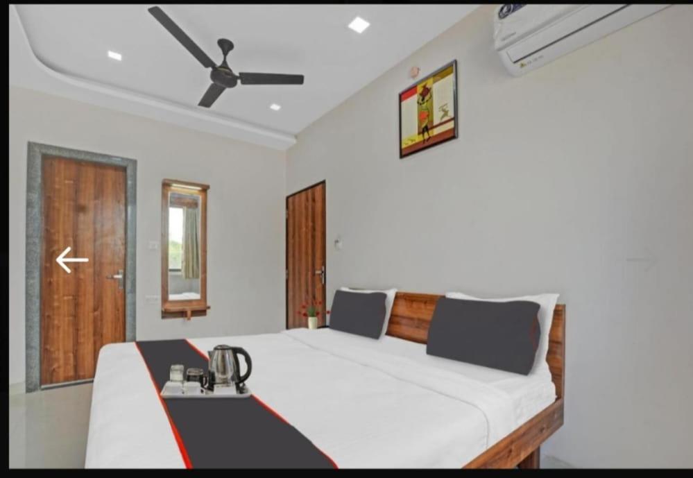 Hotel Mangal Niwas Udaipur Buitenkant foto